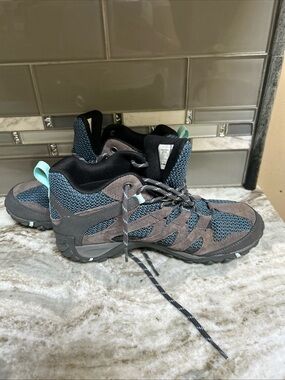 MERRELL WOMENS ALVERSTONE MID WATERPROOF Hiking Boots Sz 9 Mint lace up suede